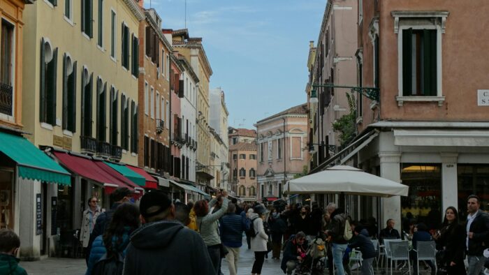 Colonizzazione commerciale e concorrenza sleale nei centri storici